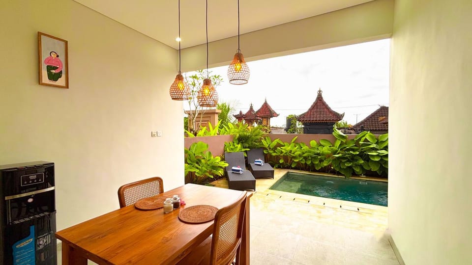 Garden, Seating area, Dining area, Garden view