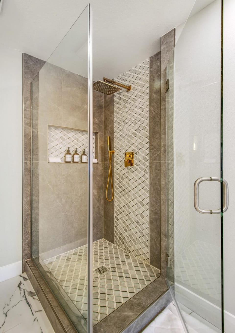 MV Retreat Pool Spa Fire Pit Family Friendly House in Mission Viejo