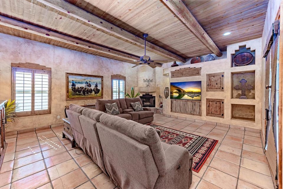 Southwest Oasis Pool Spa Pool Table Sleep20 House in Lake Havasu City