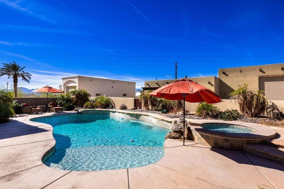 Southwest Oasis Pool Spa Pool Table Sleep20 House in Lake Havasu City