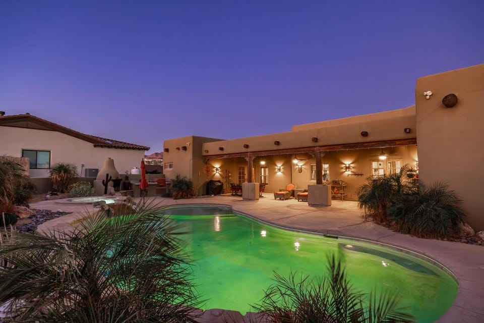 Southwest Oasis Pool Spa Pool Table Sleep20 House in Lake Havasu City