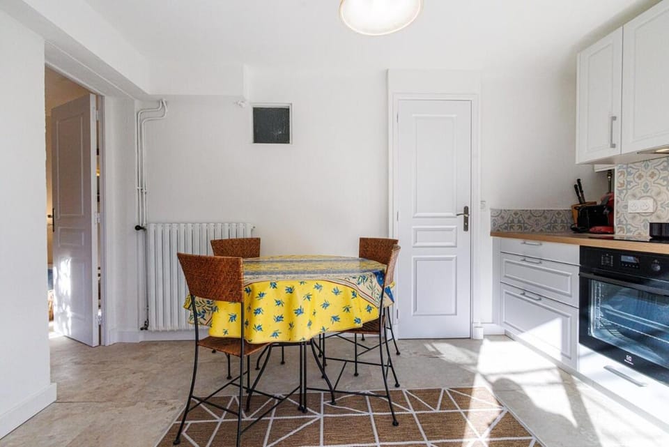 La Petite Marjolaine Pretty Garden Level in Vence Apartment in Vence