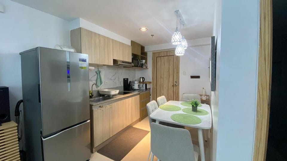 Kitchen or kitchenette, Dining area, stove, toaster