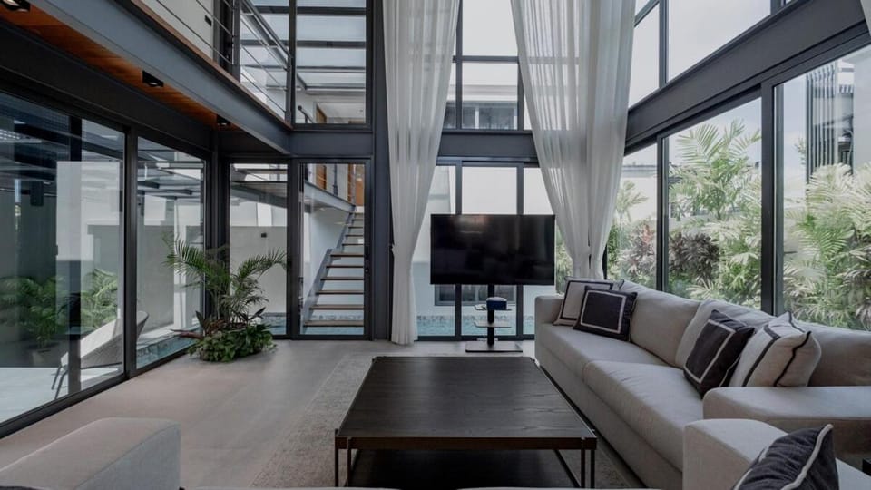 Communal lounge/ TV room