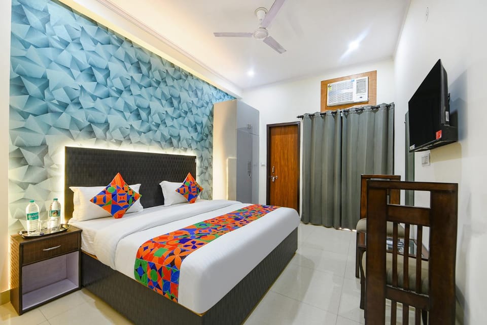 Bed, TV and multimedia, Bedroom, air conditioner