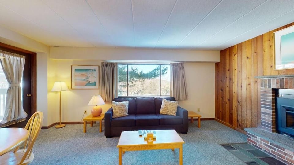 Mountain Green Resort House in Mendon