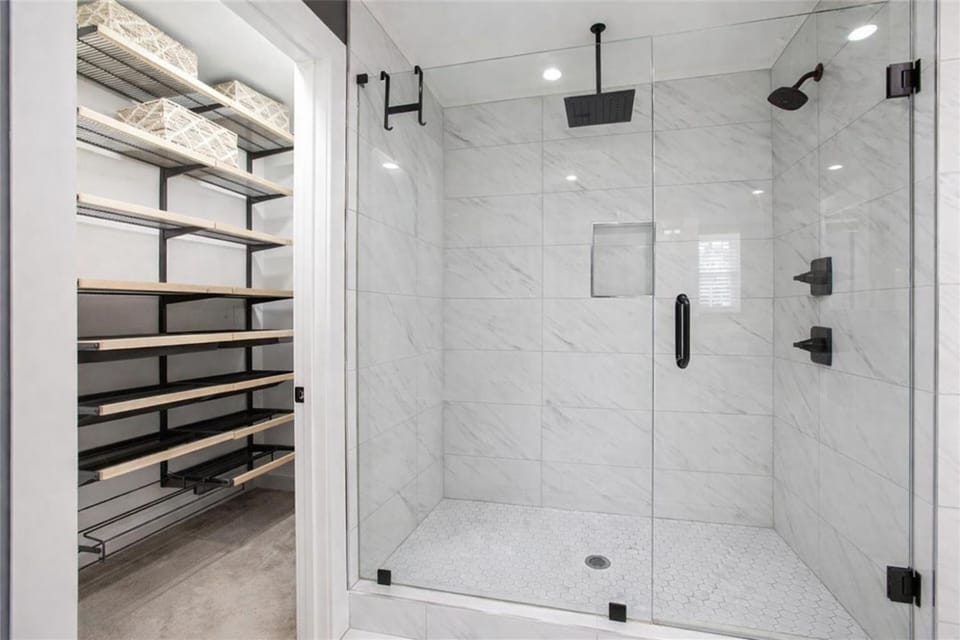 Shower, wardrobe