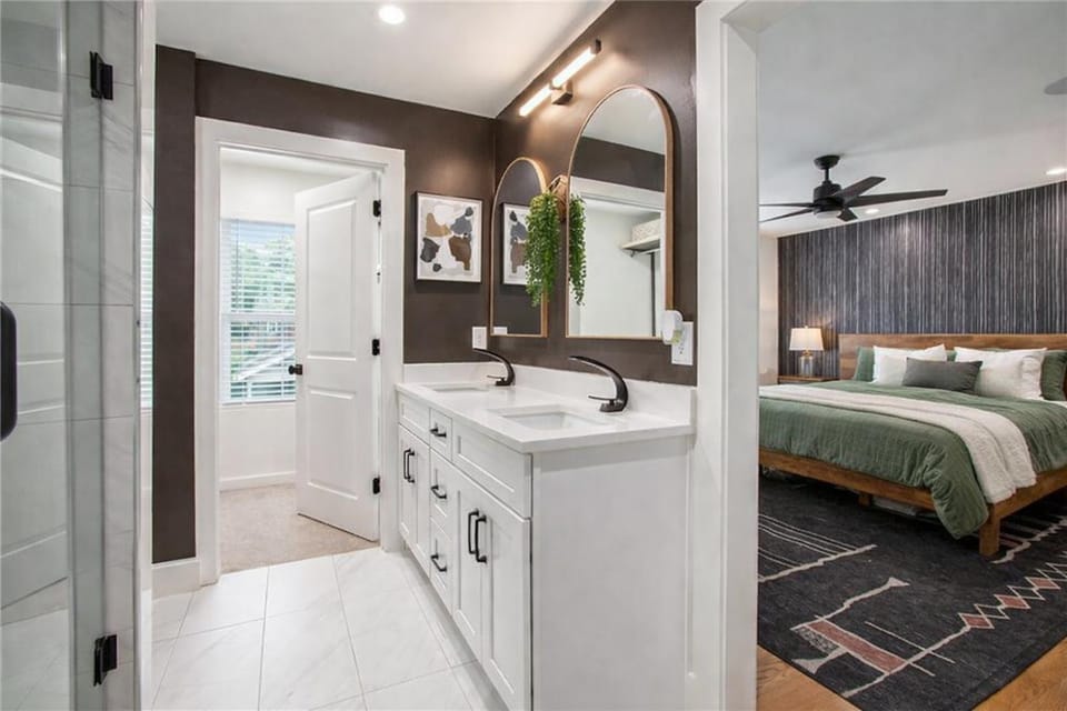 Shower, Bed, Bathroom, Bedroom, wardrobe