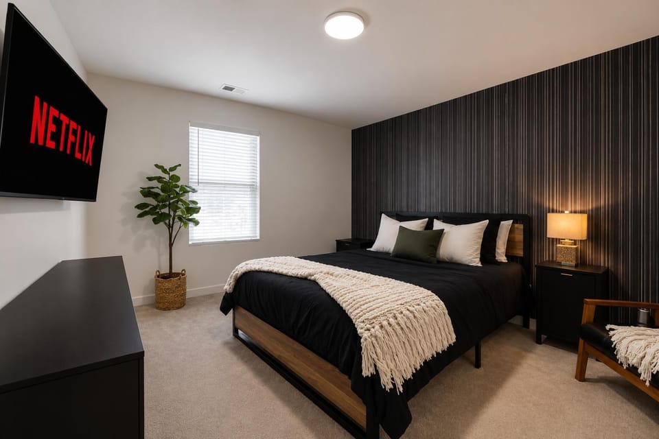 Bed, TV and multimedia, Bedroom