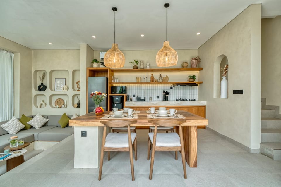 Coffee/tea facilities, Kitchen or kitchenette, Living room, Seating area, Dining area