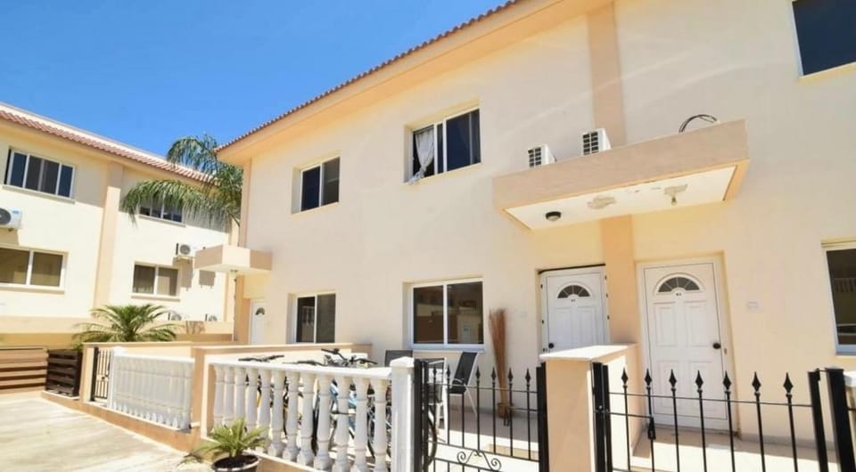 Ionian Breeze Family House Walk to Beach And Dining House in Paralimni