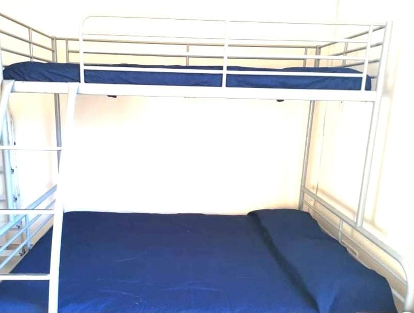 Ionian Breeze Family House Walk to Beach And Dining House in Paralimni