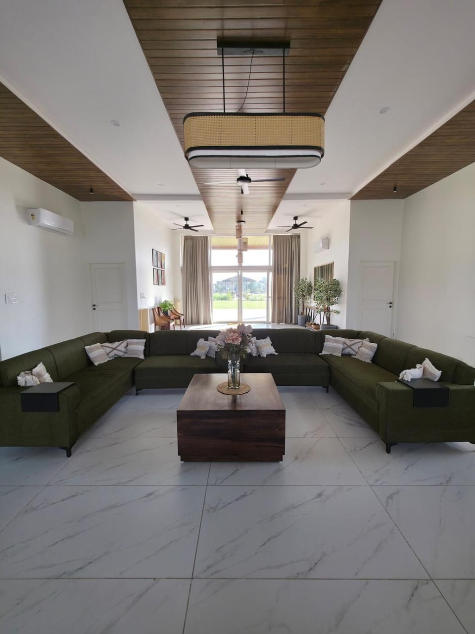 Living room, Seating area