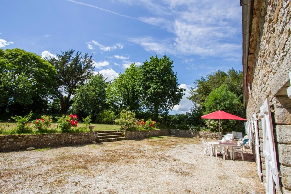 Property building, Patio, Spring, Day, Natural landscape, Garden, Garden view