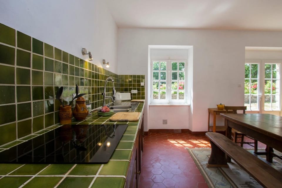 Kitchen or kitchenette, Dining area, pet friendly, stove