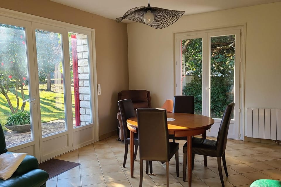 Large 4-bedroom family home House in Arcachon
