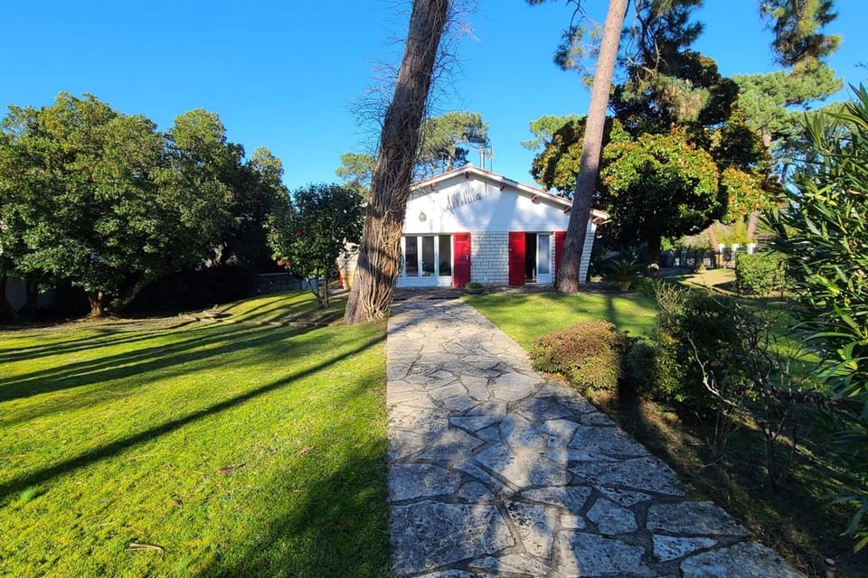 Large 4-bedroom family home House in Arcachon