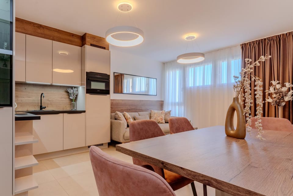 Dining area, kitchen