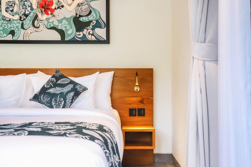 Photo of the whole room, Bedroom