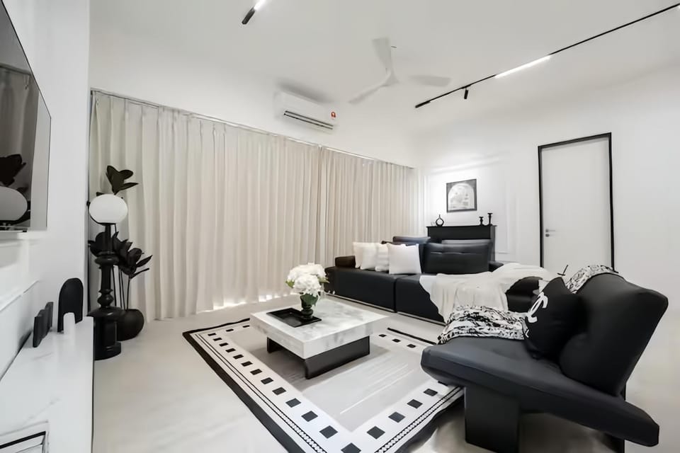 TV and multimedia, Living room, Photo of the whole room, Seating area, Bedroom, air conditioner
