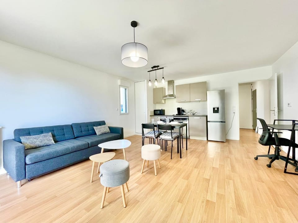 Kitchen or kitchenette, Living room, Seating area, Dining area, stove