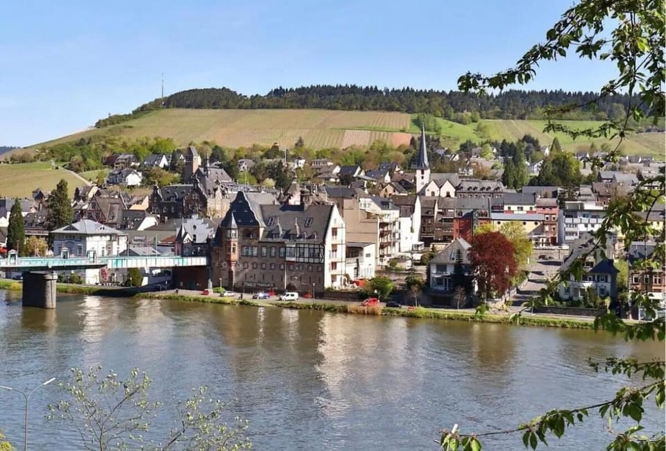 Nearby landmark, Day, Natural landscape, City view, River view, Location