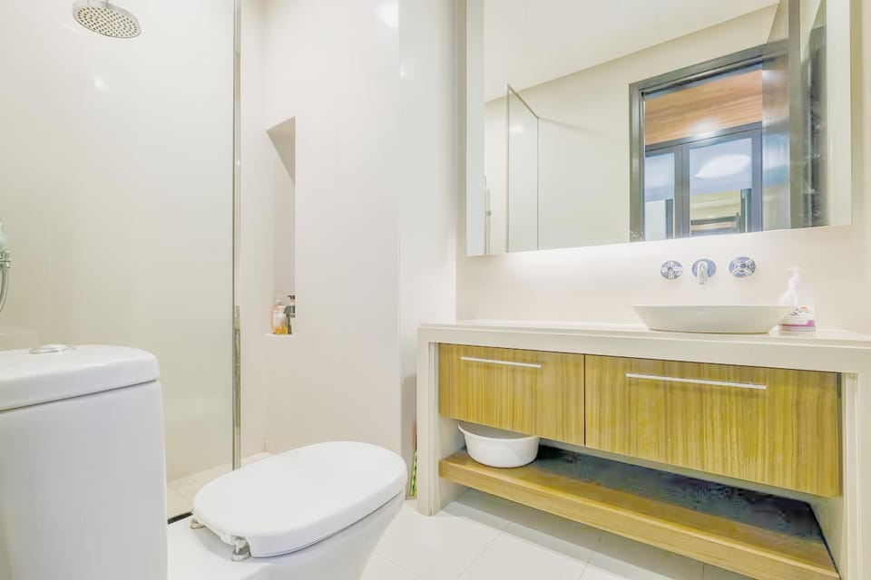 Shower, Toilet, Bathroom, towels