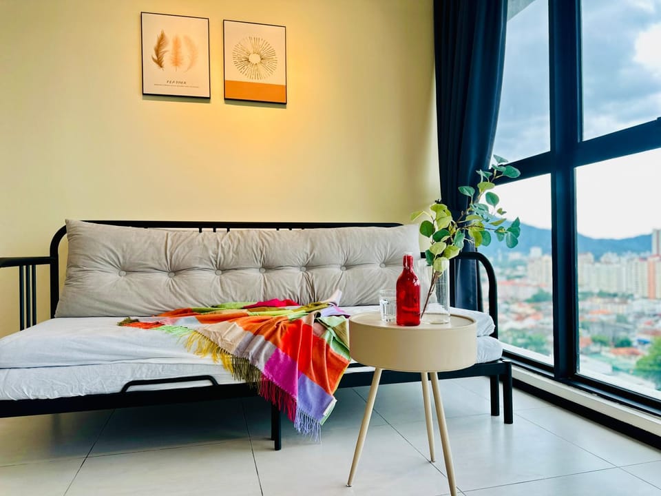 Spacious 3BR Retreat Comfort & Convenience in Prime Location 2-10pax Apartment in George Town