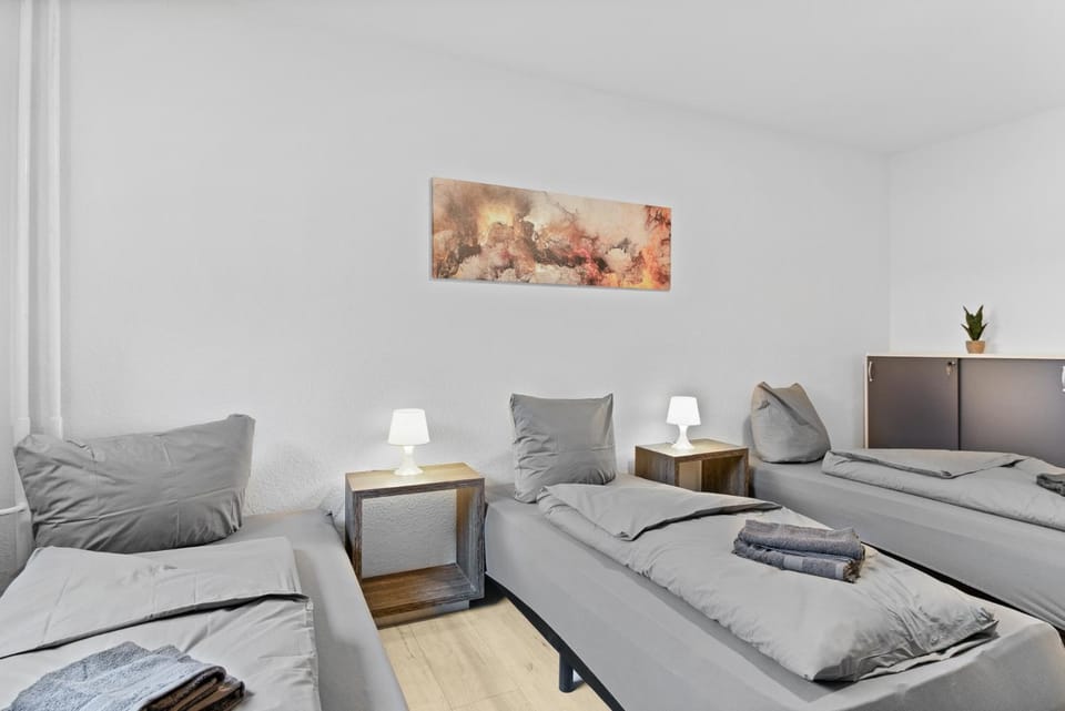 Bed, TV and multimedia, Bedroom