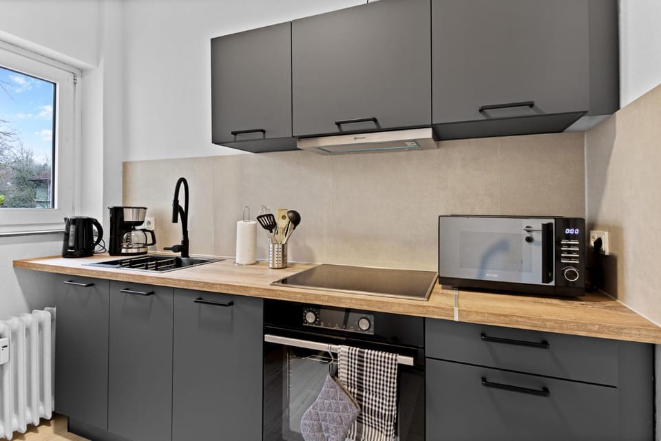Kitchen or kitchenette, oven, stove