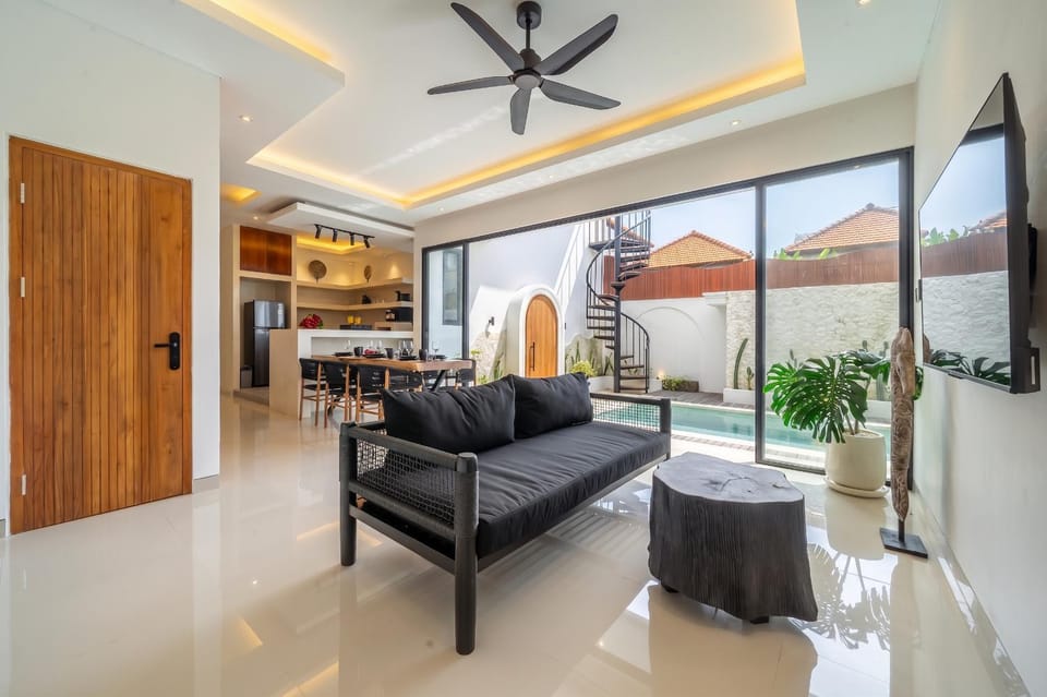 TV and multimedia, Kitchen or kitchenette, Living room, Dining area, Pool view