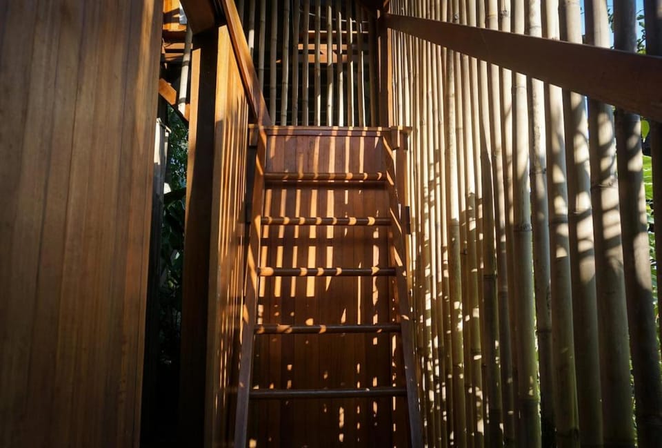 Coconut Corner - Ocean View Treehouse Villa in Kediri