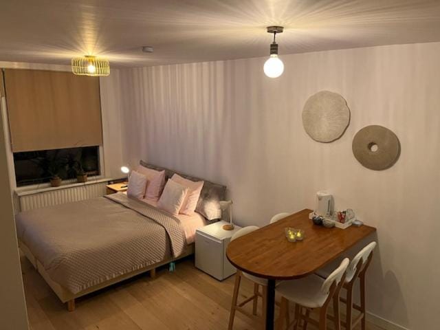 Coffee/tea facilities, Living room, Bedroom