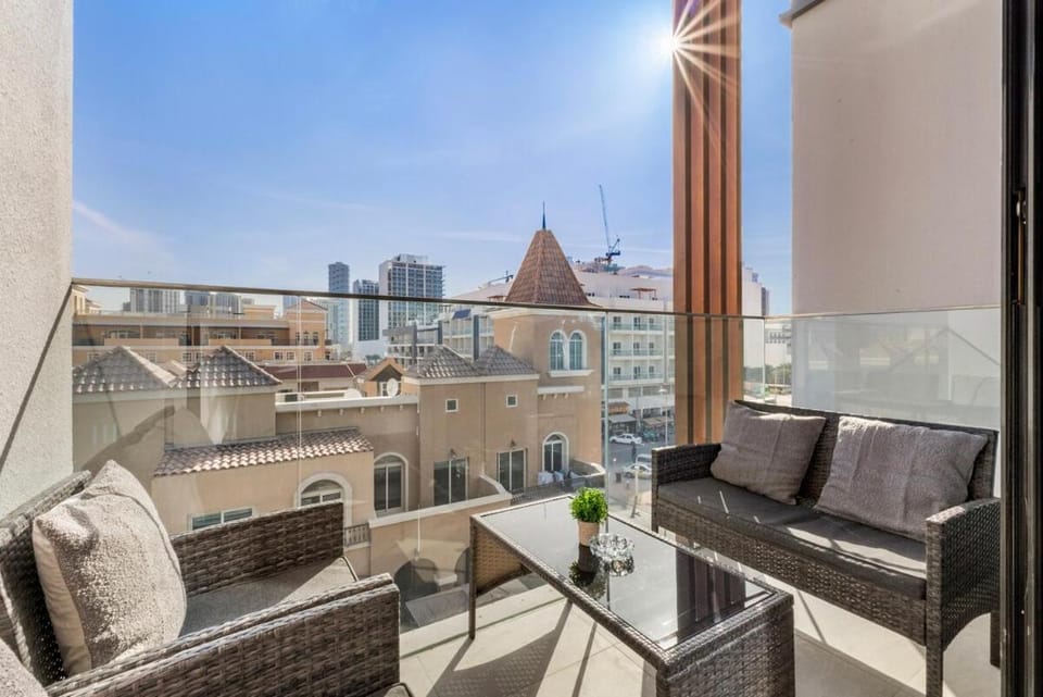 Waves - Elegant & Lavish Studio Apt for 4 in JVC Apartment in Dubai