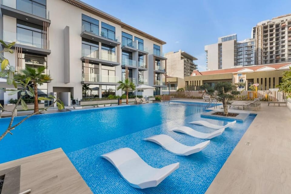 Waves - Elegant & Lavish Studio Apt for 4 in JVC Apartment in Dubai