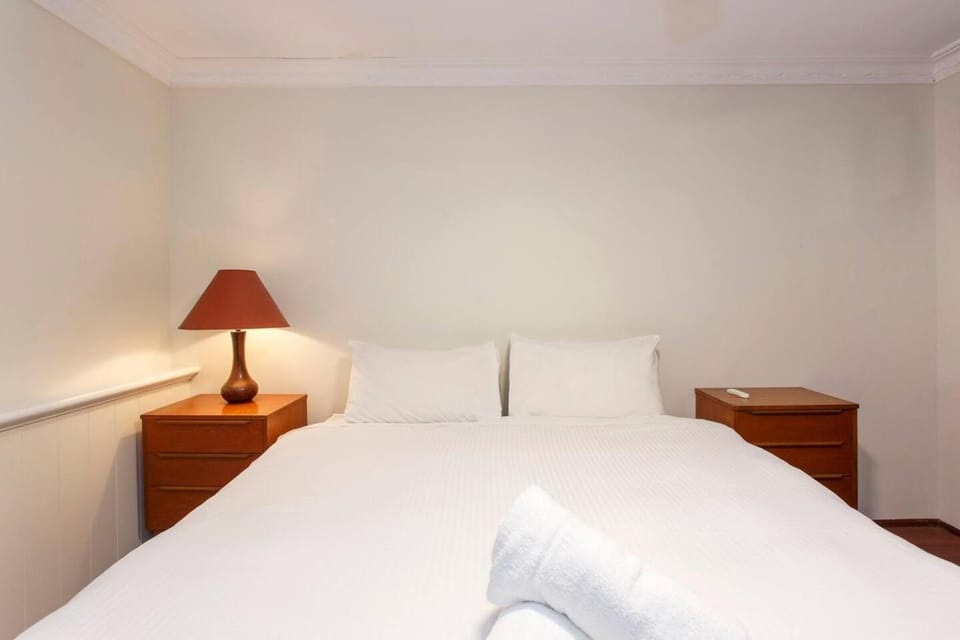Spacious Central Fremantle Home w Spa bath &garden House in Perth