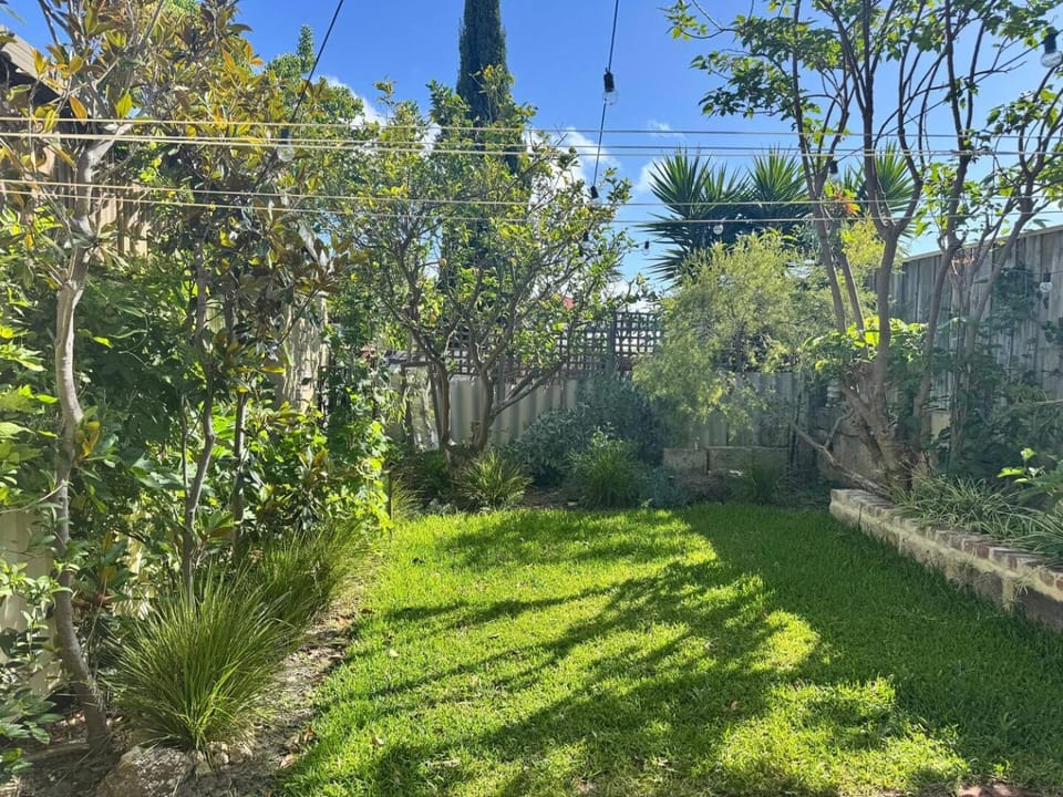 Spacious Central Fremantle Home w Spa bath &garden House in Perth