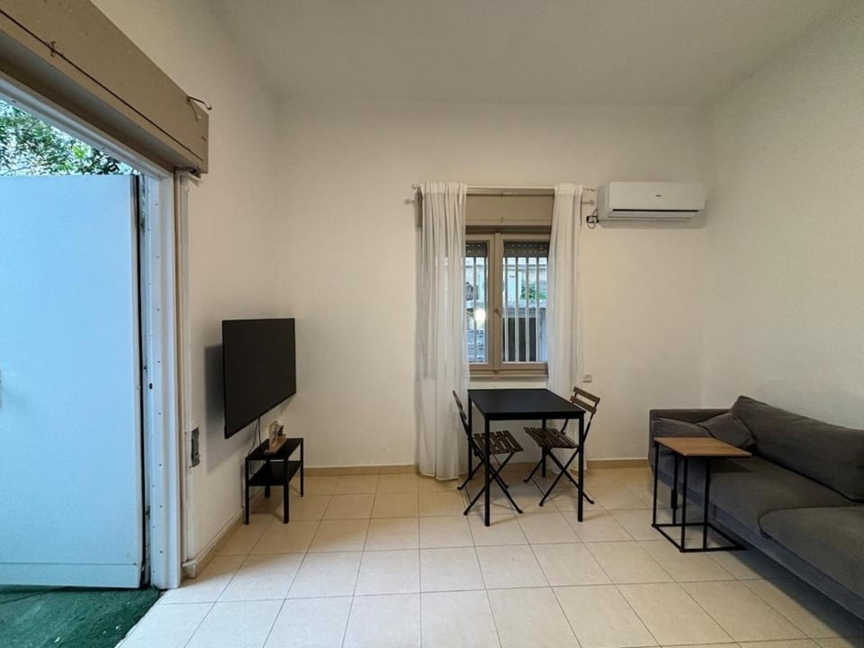 Geula Beach- 1Bedroom Seaside Apartment By Vacay Apartment in Tel Aviv-Yafo
