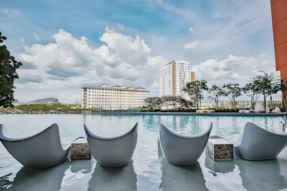 Property building, View (from property/room), Balcony/Terrace, Pool view, Swimming pool, sunbed