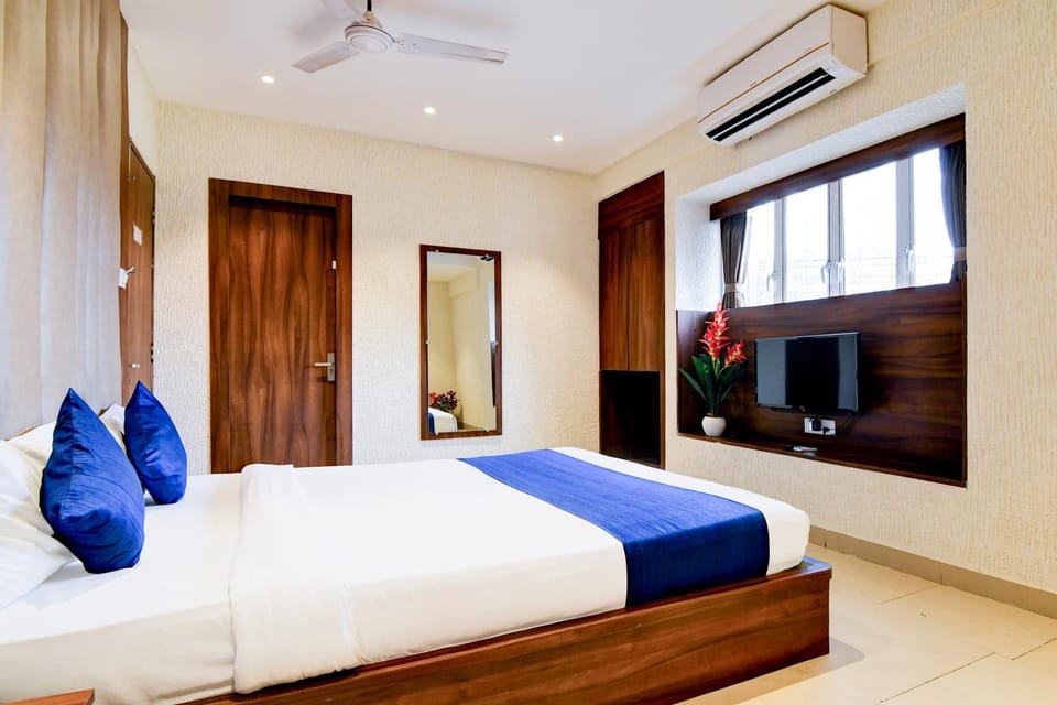 Communal lounge/ TV room, Bed, TV and multimedia, Photo of the whole room, Bedroom, fireplace, air conditioner
