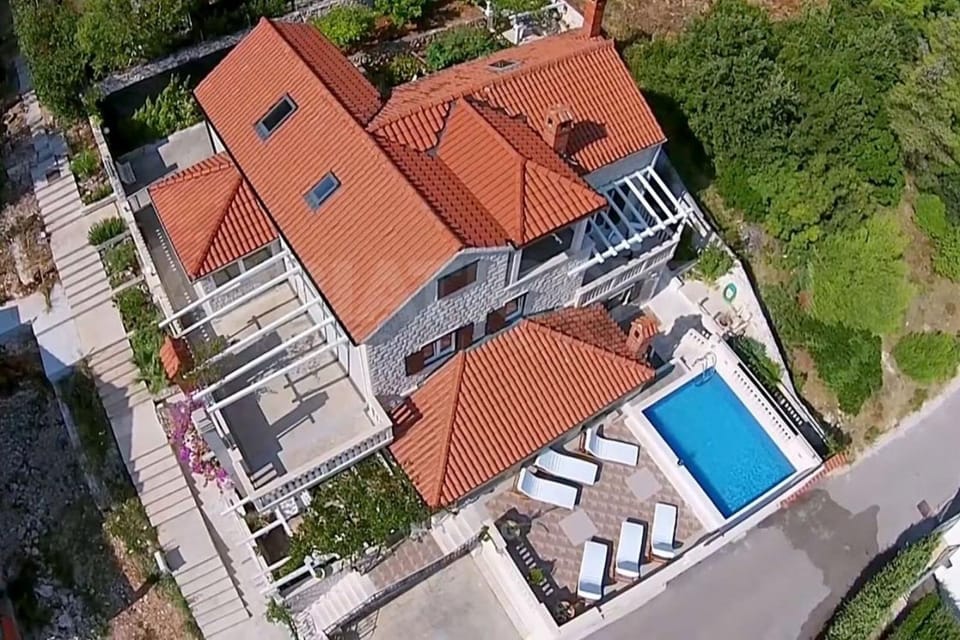 Property building, Bird's eye view, Swimming pool