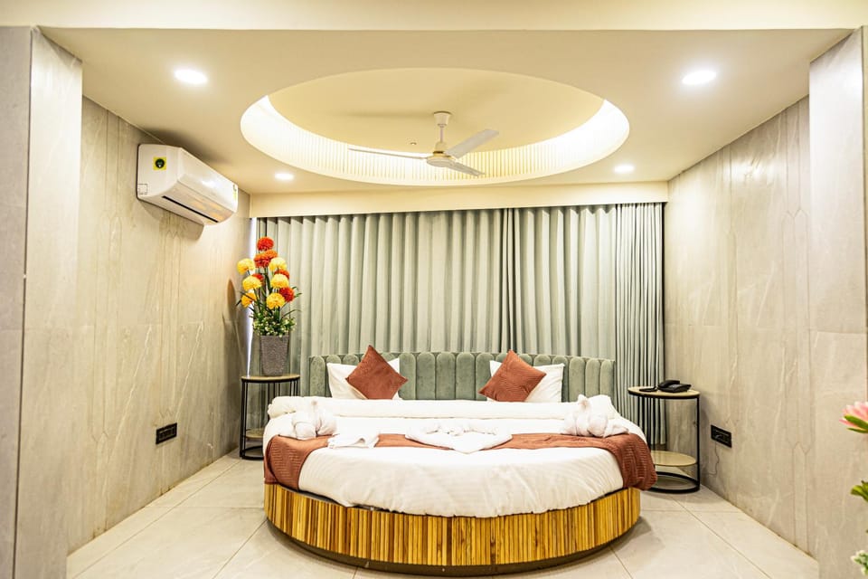 Bed, Photo of the whole room, Bedroom, air conditioner