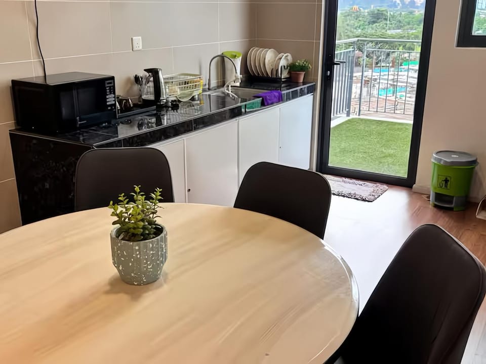 View (from property/room), Balcony/Terrace, Kitchen or kitchenette, Dining area