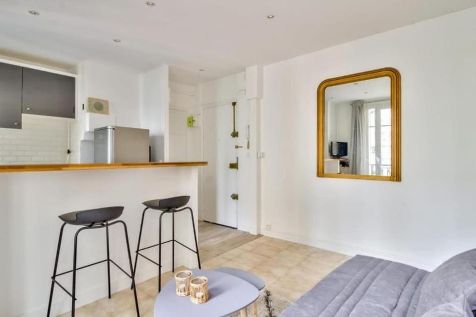 Nice Flat Jules Joffrin station and Clignancourt Apartment in Paris