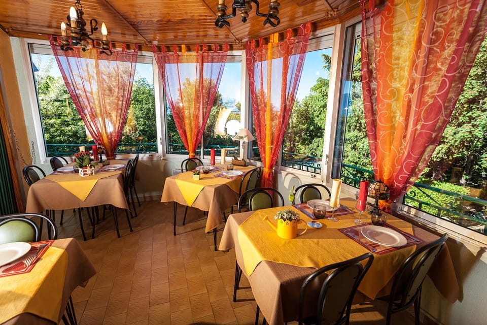 Restaurant/places to eat, View (from property/room), Food and drinks, Food