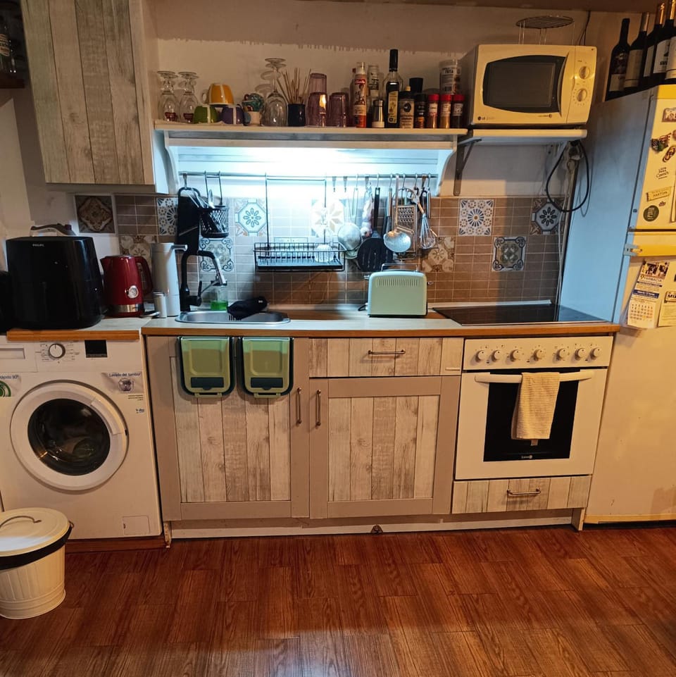 Kitchen or kitchenette, Communal kitchen