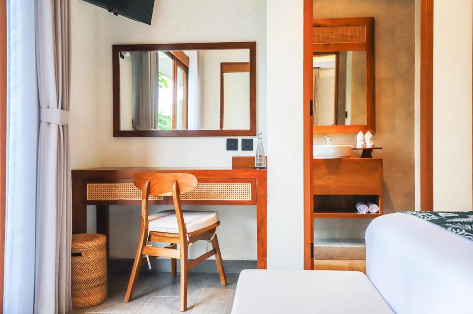 Photo of the whole room, Bedroom