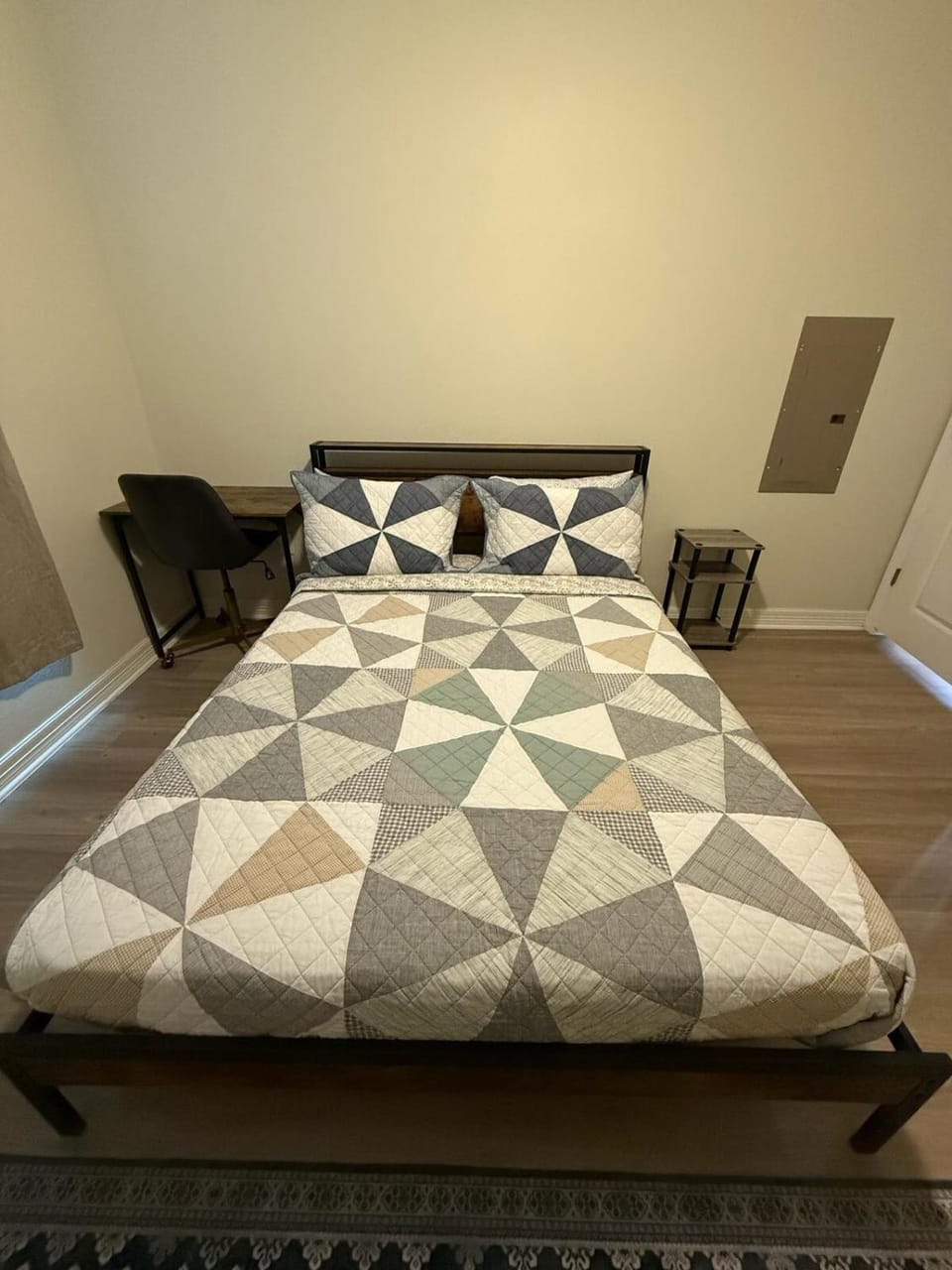 Photo of the whole room, Bedroom