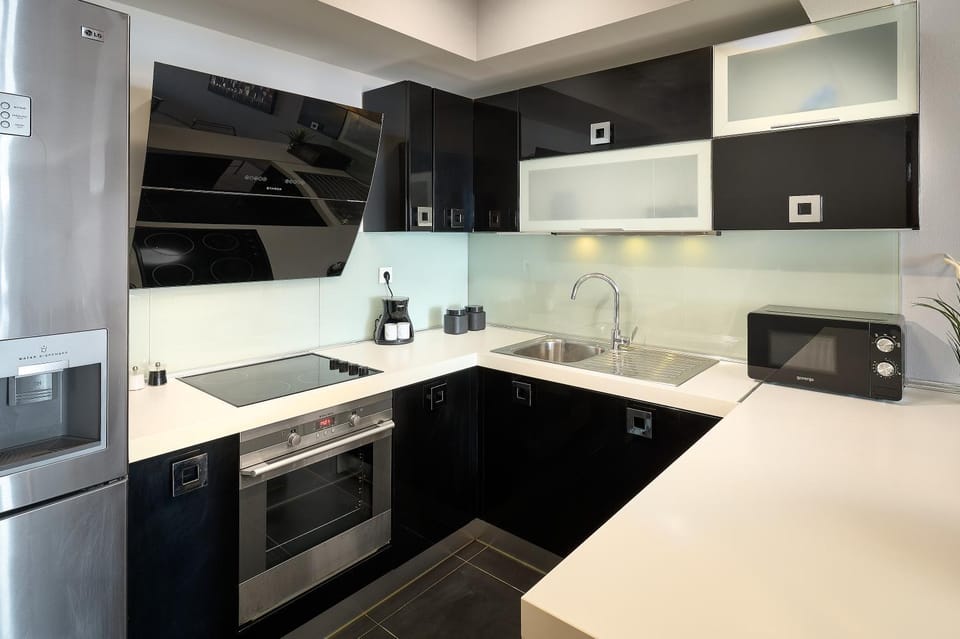 Kitchen or kitchenette, Dining area, dishwasher, minibar, pet friendly, stove