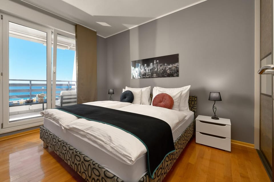 Bed, Natural landscape, Photo of the whole room, Bedroom, Sea view